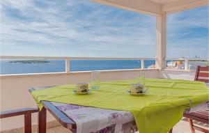 1 Bedroom Beautiful Apartment In Primosten 