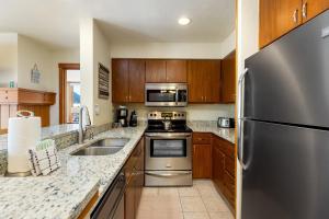 1483 Lakeside condo