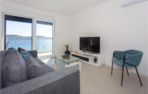 6 Bedroom Gorgeous Home In Dvornica 