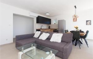 6 Bedroom Gorgeous Home In Dvornica 