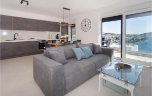 6 Bedroom Gorgeous Home In Dvornica 