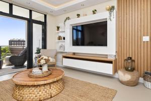 Atlantic Views Luxury 2-Bed with Pool in Sea Point