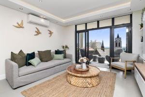 Atlantic Views Luxury 2-Bed with Pool in Sea Point