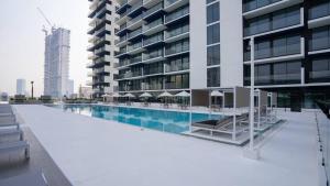 Stylish 1br Apt In Jvc Pool Access & Parking