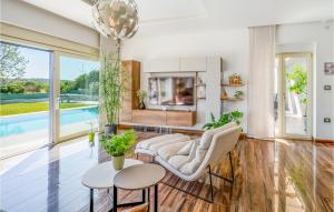 6 Bedroom Cozy Home In Pula