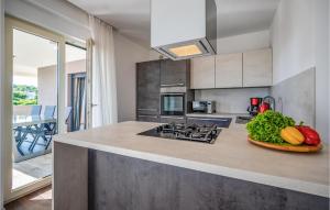 6 Bedroom Cozy Home In Pula