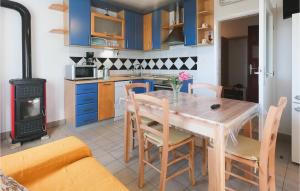 2 Bedroom Beautiful Home In Popovici