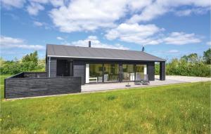 Three-Bedroom Holiday Home In Grenaa