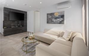 Awesome Home In Kastelir With Sauna 