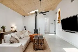 Birdwood Modern Rustic - Mawson Lakes