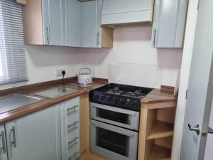6 BERTH 2 BEDROOM PALM GROVE 60 , GOLDEN PALM Sleeps 6