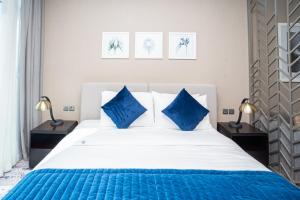 Escape24 Cozy Studio with Pool & Canal View near Burj Khalifa