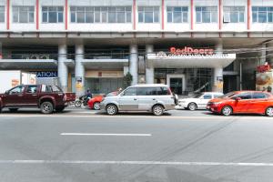 RedDoorz Plus @ E Rodriguez Corner Banawe