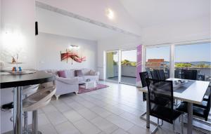 Lovely Home In Brodarica With House Sea View 