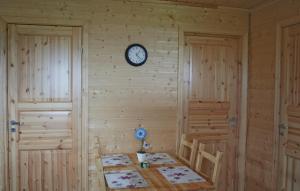 Nice Apartment In Sandstad With Wifi