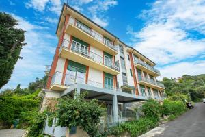 Simply Romantic Sea View - Happy Rentals