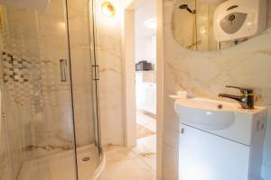 Apartments and rooms Premium Relax