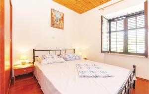 Beautiful Apartment In Jadranovo With Wifi 
