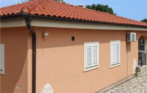 3 Bedroom Nice Home In Malinska 