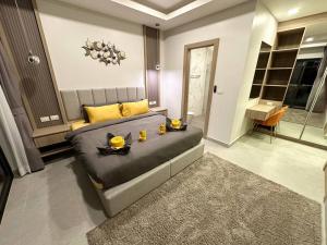 Super Luxury 3 Bedroom Private Pool Villa with Jacuzzi, Near 711, 10 minutes to Walking Street and Pattaya Beach - MT 7