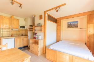 Appartements Genepi - Studio pour 5 vue montagne : photos des chambres