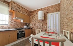 Stunning Apartment In Torrevieja