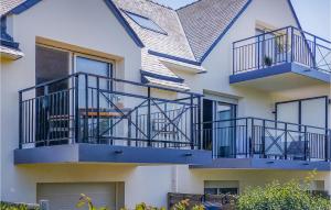 Appartements 1 Bedroom Lovely Apartment In Carantec : photos des chambres