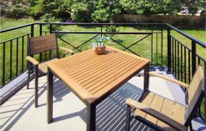 Appartements 1 Bedroom Lovely Apartment In Carantec : photos des chambres