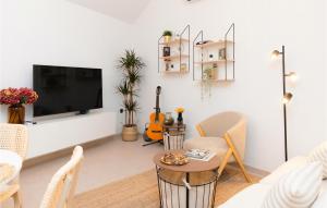 2 Bedroom Stunning Home In Nerezisca