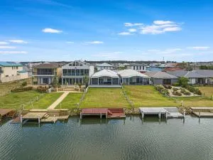 Island Escape: 3-Bed with Outdoor Entertainment - Hindmarsh Island
