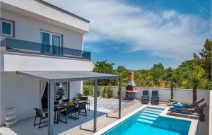 3 Bedroom Cozy Home In Jadrija