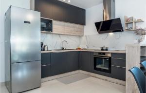 3 Bedroom Cozy Home In Jadrija 