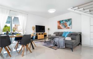 3 Bedroom Cozy Home In Jadrija 