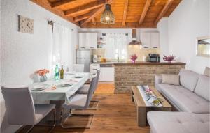 1 Bedroom Lovely Home In Sv,lovrec 