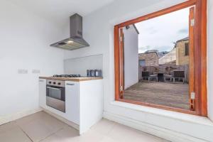 Lovely 2 BR with Patio Waterloo LM1