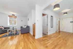 Lovely 2 BR with Patio Waterloo LM1
