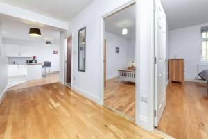 Lovely 2 BR with Patio Waterloo LM1