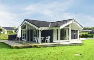Two-Bedroom Holiday Home In Juelsminde - Glud
