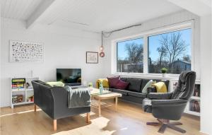 4 Bedroom Awesome Home In Dronningmølle