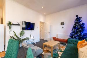 Affordable Bayswater Apartments Special Price Due to Lift Maintenance & Hallway Conditions