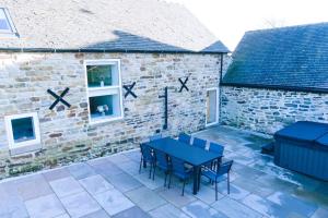 Luxury newly converted oak cottage with hot tub
