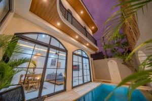 Villa Twin 1 - Stylish 3 bedroom VILLA w private pool in Berawa