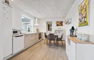 3 Bedroom Cozy Home In Ulfborg