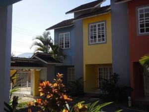 Casinha Charmosa em Camburizinho a 250m da Praia