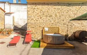 Lovely Home In Marliana With Wifi