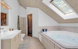 Beautiful Home In Væggerløse With Sauna