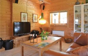 2 Bedroom Cozy Home In Hovborg