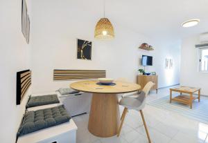 Spacious 2BR Penthouse with a Large Front-Terrace - Close to Bugibba Perched Beach