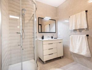 Spacious 2BR Penthouse with a Large Front-Terrace - Close to Bugibba Perched Beach