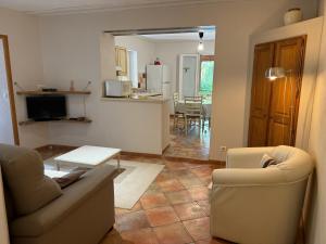 Appartements Gite 4 personnes dans Mas Provencal avec piscine et jardin : photos des chambres